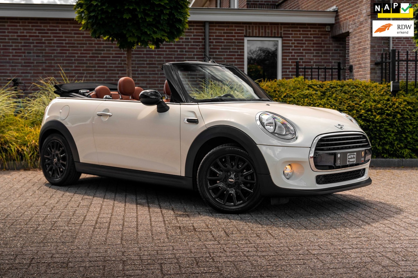 MINI Cabrio - 1.5 Cooper Business 136 PK Leder Stoelverwarming Cruise 16'' - AutoWereld.nl