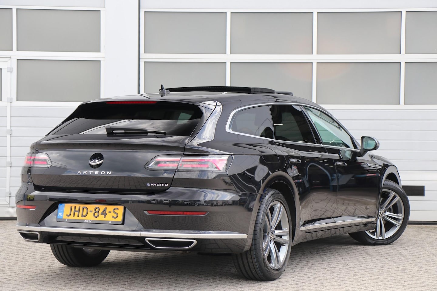 Volkswagen Arteon Shooting Brake - 1.4 TSI eHybrid 218pk R-Line Business+ | SoH 91% | Panoramadak | Navigatie | Stoelverwarmi - AutoWereld.nl