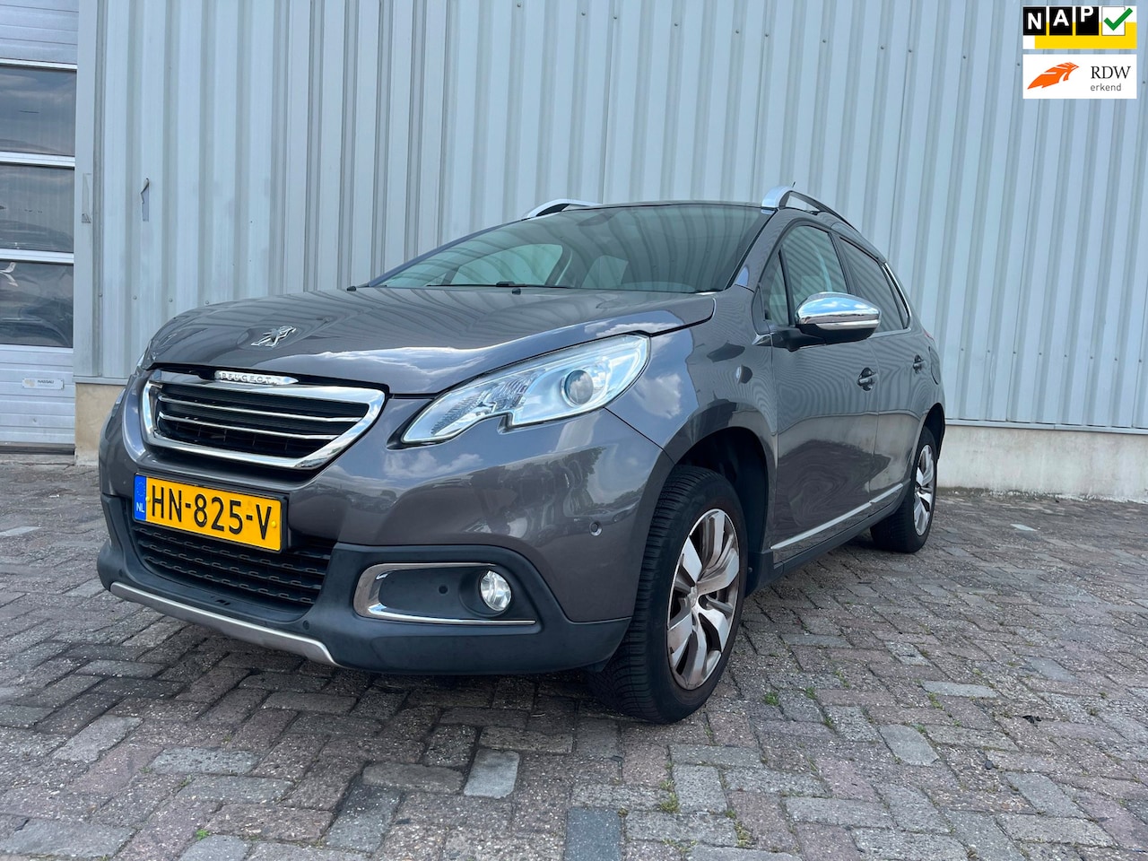 Peugeot 2008 - 1.2 PureTech Allure - Schade - AutoWereld.nl
