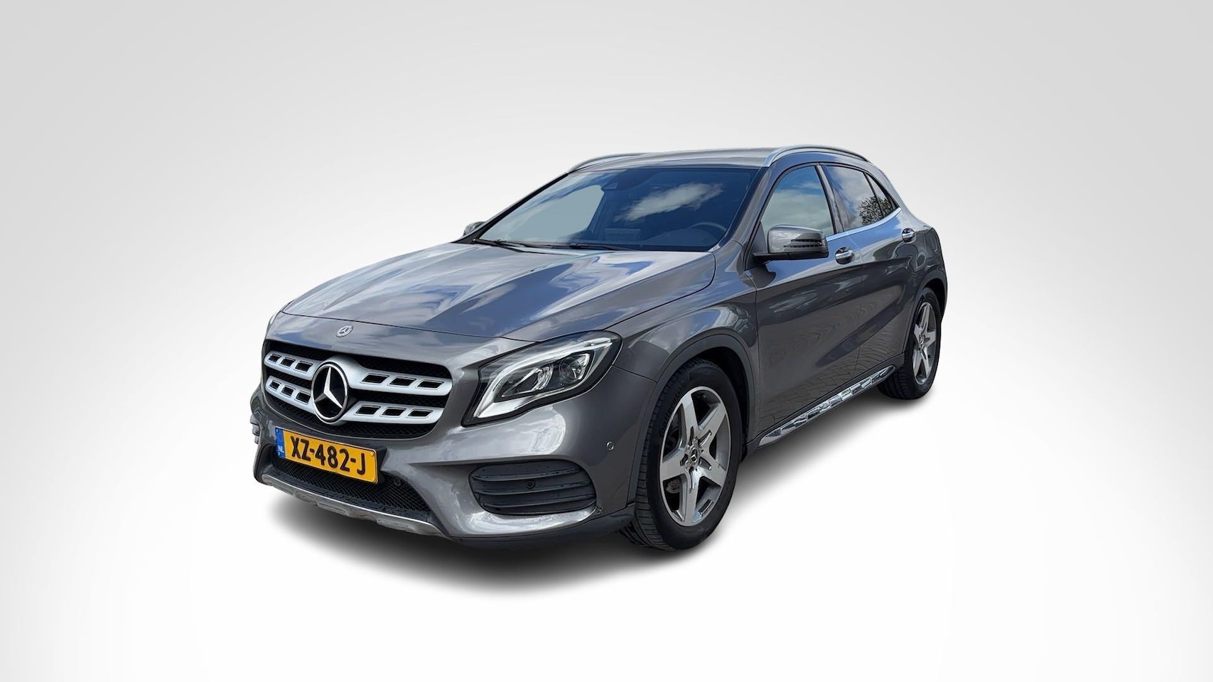 Mercedes-Benz GLA-Klasse - GLA 180 Automaat Business Solution AMG | LED | Keyless-Go | Stoelverwarming | Parkeerassis - AutoWereld.nl