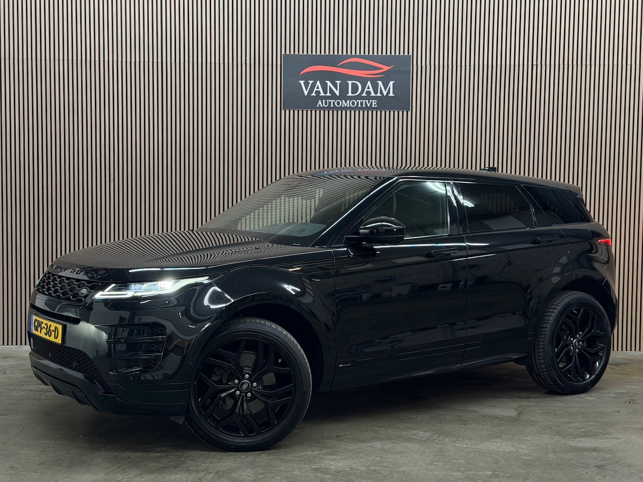 Land Rover Range Rover Evoque - 2.0 D180 AWD R-Dynamic 2020 PANO LED LEDER - AutoWereld.nl