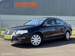 Volkswagen Passat - 2.0 FSI Comfort|Clima|Trekhaak|Apk 1-2027