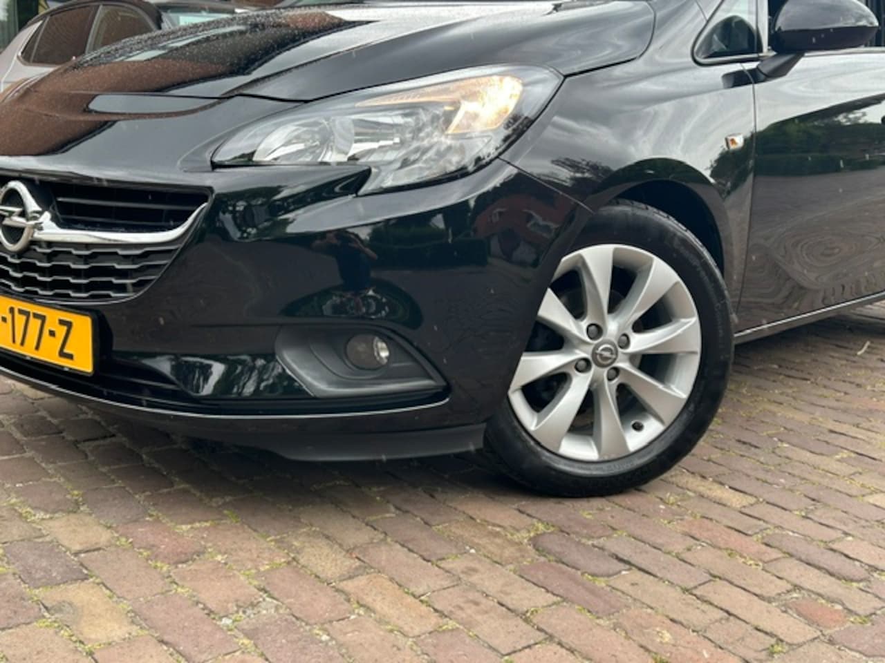 Opel Corsa - 1.4 90PK Business+ 16"/ Navi/ Airco/ Cruise/ CarPlay/ NL auto - AutoWereld.nl