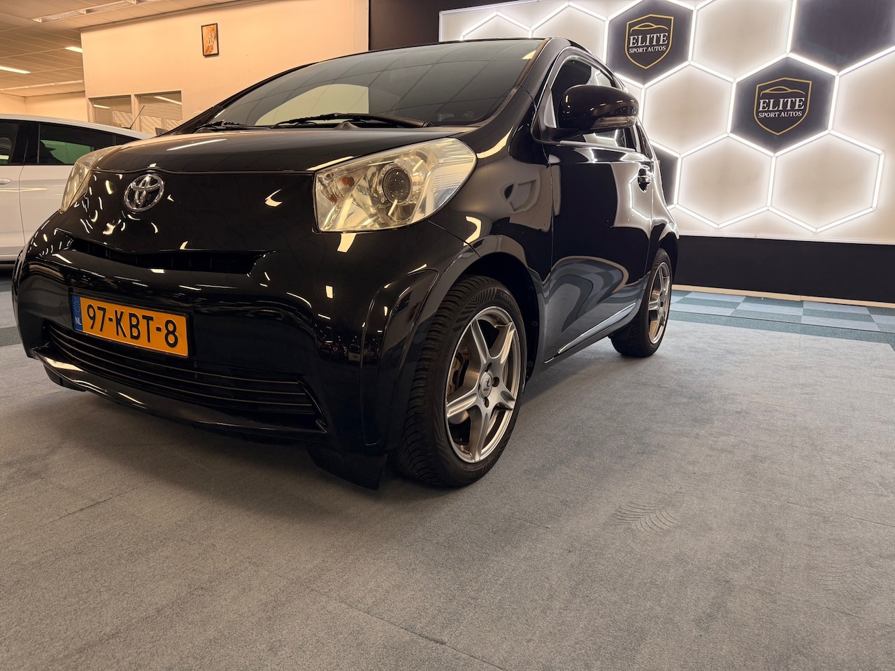Toyota iQ - 1.0 VVTi Black Edition I NAP I - AutoWereld.nl