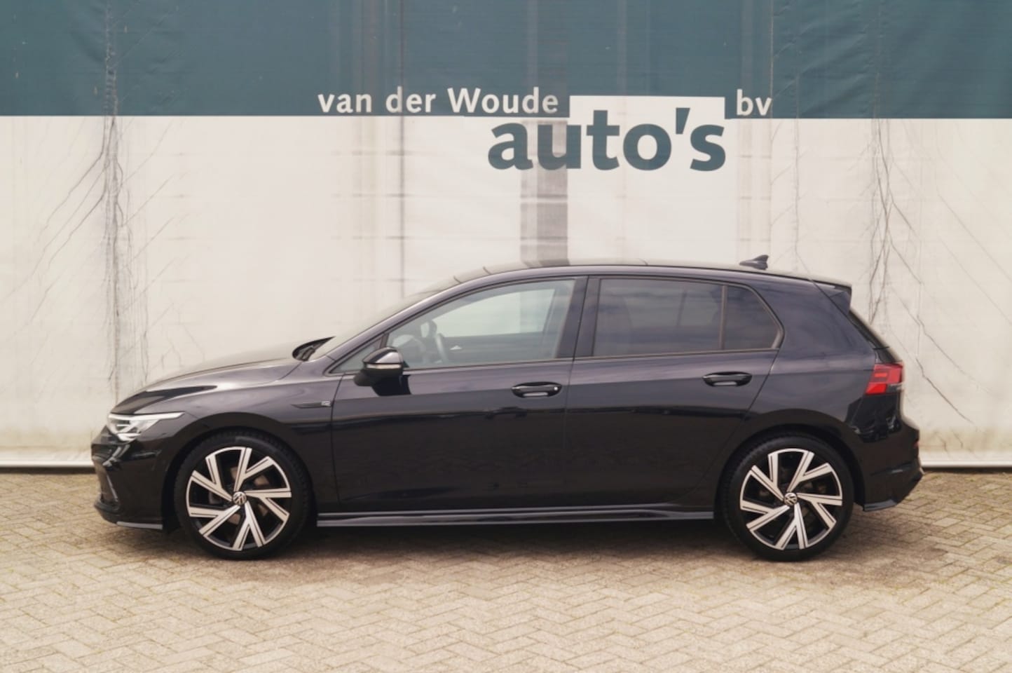 Volkswagen Golf - 1.5 TSI 130pk R-Line -PANO-LED-ECC-PDC-NAVI- - AutoWereld.nl