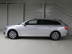 Skoda Superb Combi - 1.4 TSI iV Style Navigatie | Trekhaak | Adaptieve Cruise | 17"Velgen | Camera