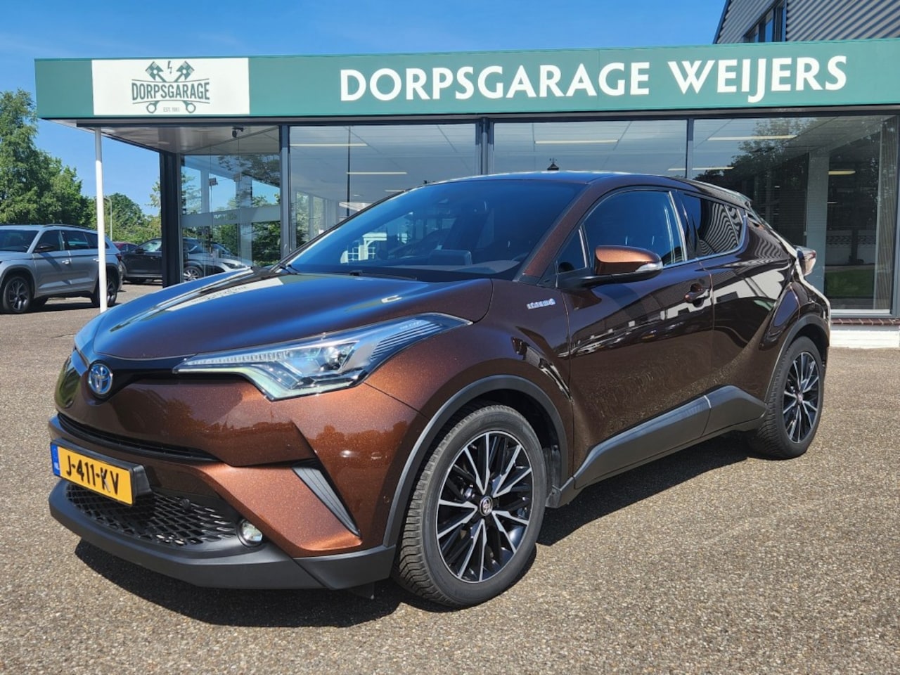 Toyota C-HR - 1.8 Hybrid Premium 1.8 Hybrid Premium, Navi, Clima, Half leder, Trekhaak, Parkeerassistent - AutoWereld.nl