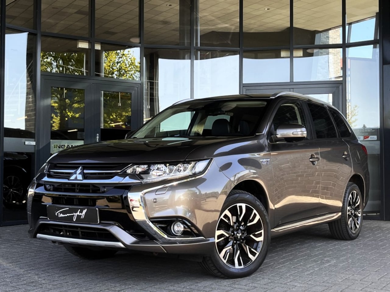 Mitsubishi Outlander - 2.0 PHEV - TREKH. - CAMERA - AutoWereld.nl