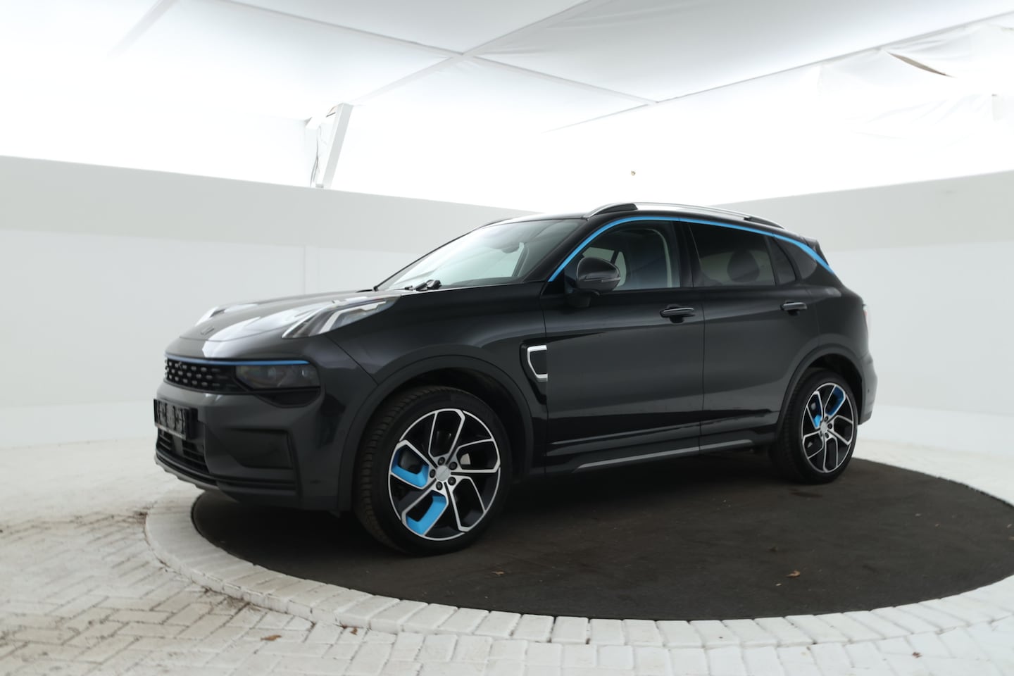 Lynk & Co 01 - 1.5 360 Graden, Navigatie, Climate, Full black - AutoWereld.nl