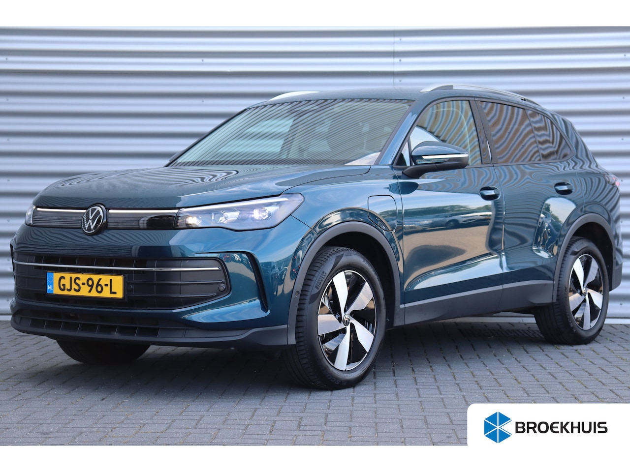 Volkswagen Tiguan - 1.5 eHYBRID 204PK LIFE EDITION AUTOMAAT / NAVI / CLIMA / FULL-LED / PDC / 17" LMV / CAMERA - AutoWereld.nl