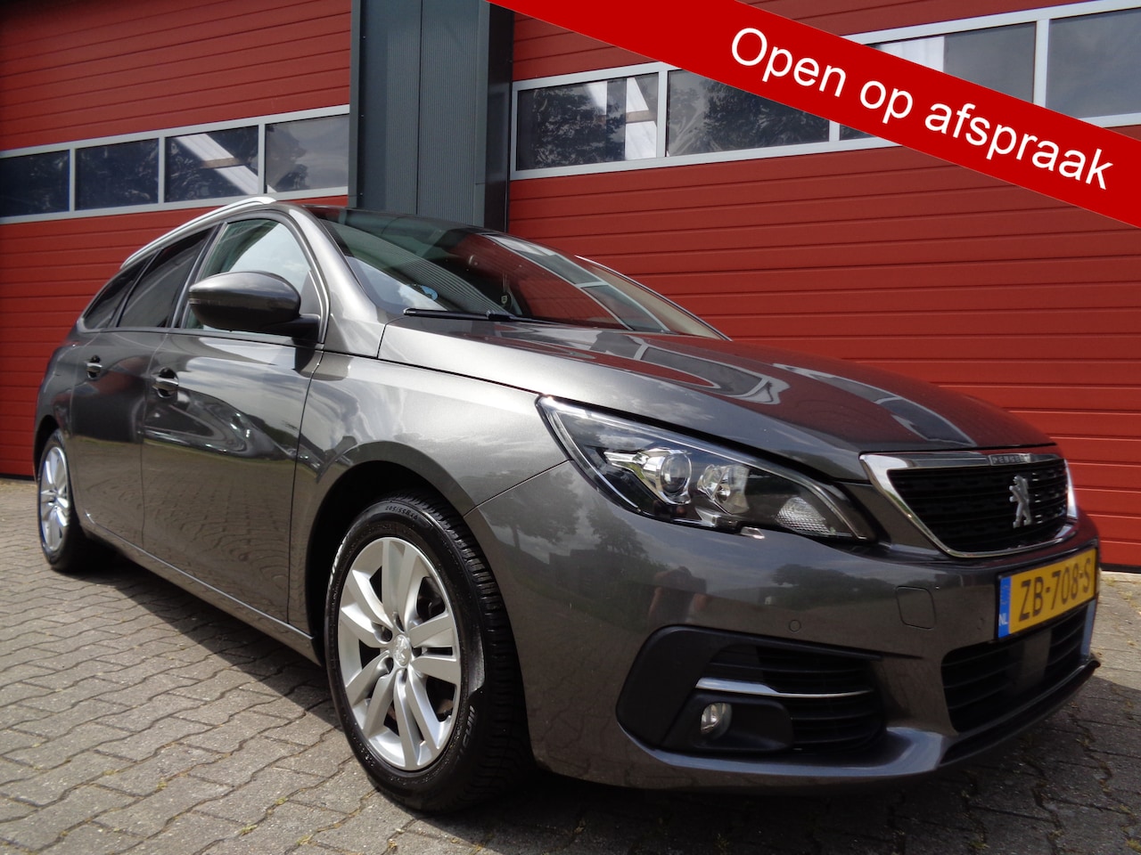 Peugeot 308 SW - 1.2 PureTech Blue Lease Executive 110PK Clima Cruise Navi 6-Bak NL-Auto - AutoWereld.nl