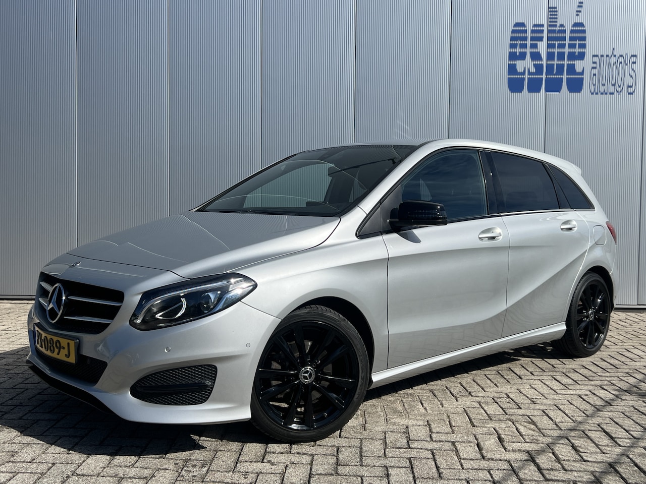 Mercedes-Benz B-klasse - 180 Automaat Ambition Navigatie Trekhaak Camera Led Koplampen Leder 18 Inch AMG Velgen Par - AutoWereld.nl