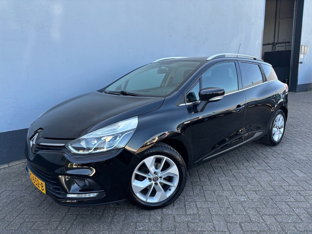 Renault Clio Estate - 1.5 dCi Ecoleader Limited - Trekhaak - AutoWereld.nl