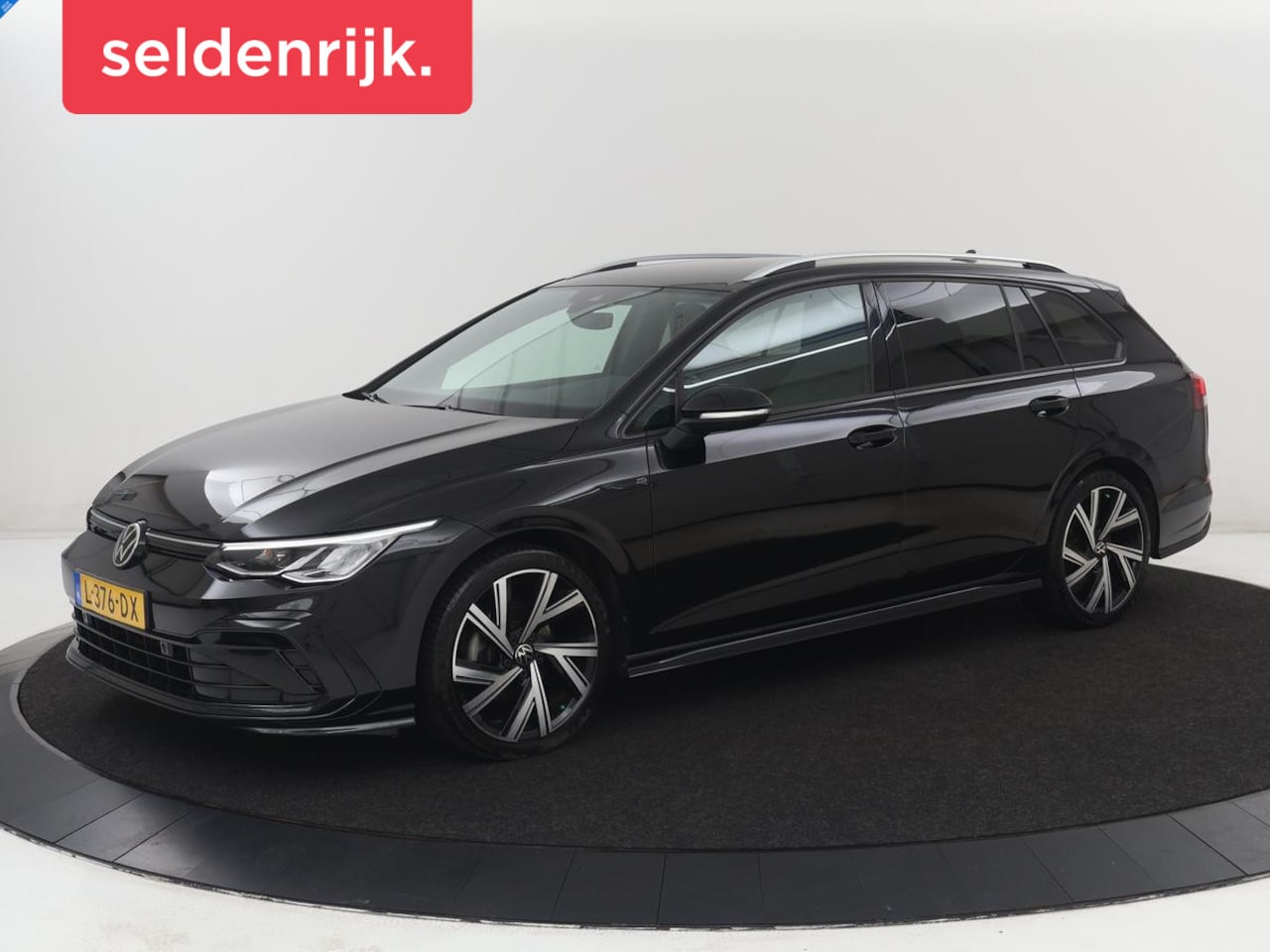 Volkswagen Golf Variant - 1.5 eTSI R-Line | Trekhaak | Stoelverwarming | Camera | Sportstoelen | Carplay | Navigatie - AutoWereld.nl