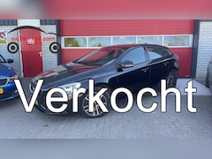 Volvo V40 - 1.5 T2 Nordic+ AUTOMAAT / FULL LED / STANDKACHEL / STOELVERW / NAVI / CLIMA / PDC / BLUETO