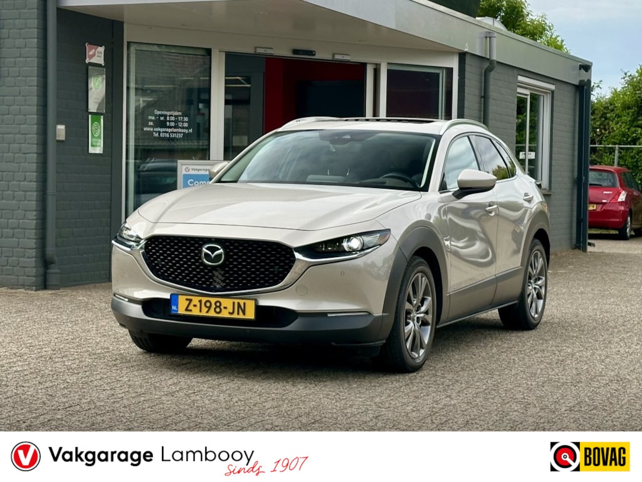 Mazda CX-30 - 2.0 eSA-X Luxury Trekhaak Pano Navi Camera - AutoWereld.nl