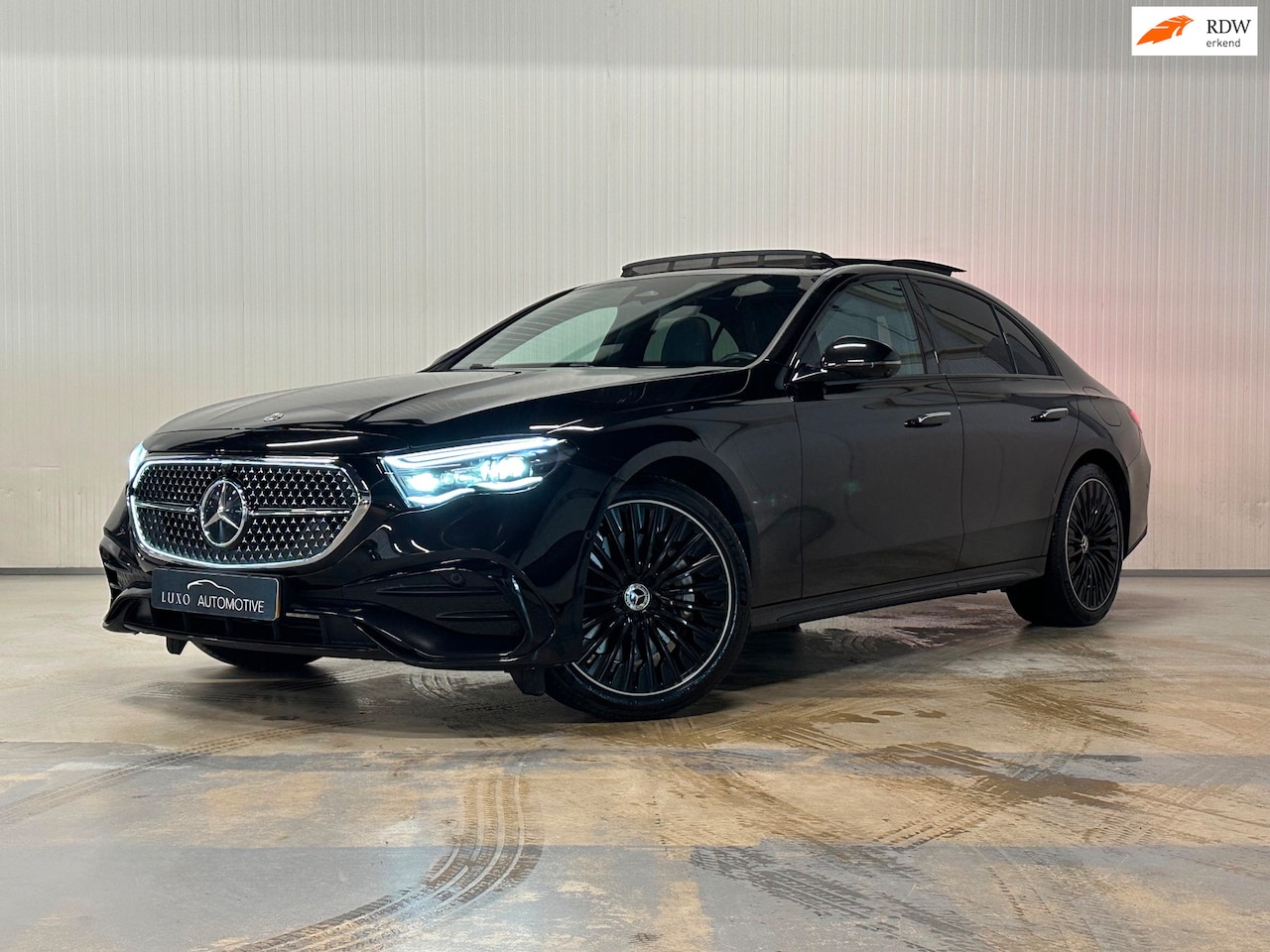 Mercedes-Benz E-klasse - 300 e AMG Line | PANO | 360 CAMERA | BURMESTER | AMBIENCE - AutoWereld.nl