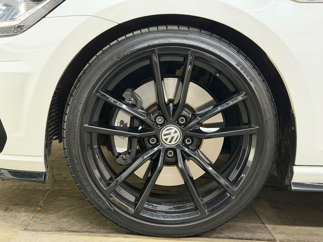 Volkswagen Golf - 2.0 TSI 4Motion R 2019 DSG 300PK PANO LED VIRTUAL - AutoWereld.nl