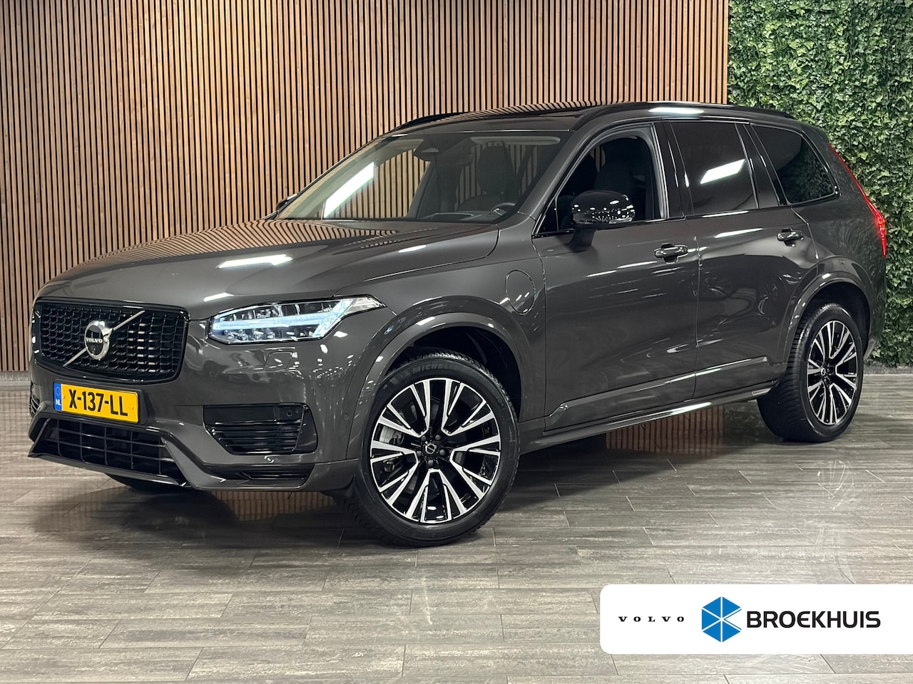 Volvo XC90 - T8 AWD Recharge Ultra Ultimate Dark | Trekhaak | All Season Banden | 360 Camera | Head-Up - AutoWereld.nl