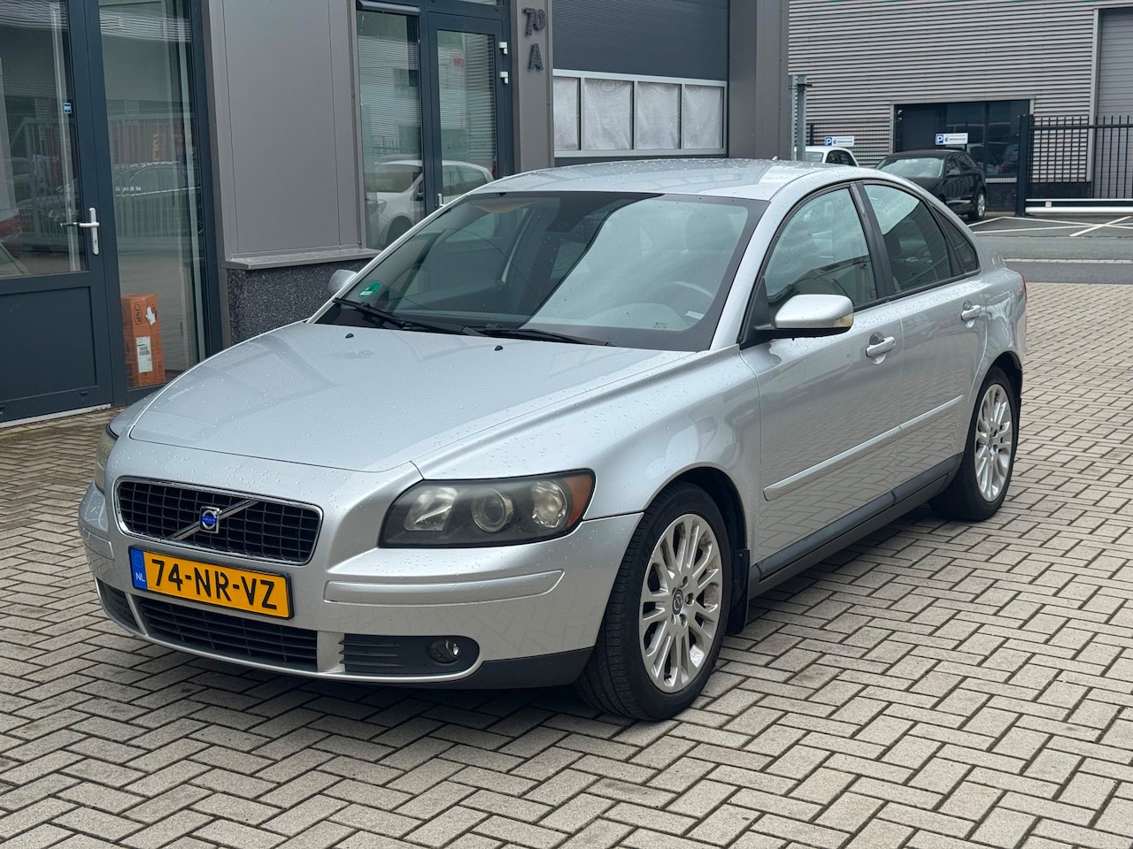VOLVO S40