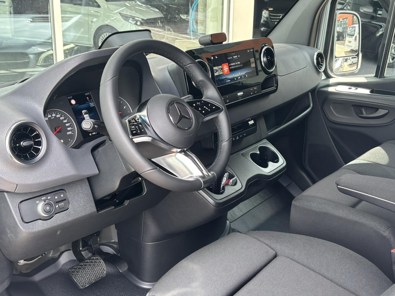 Mercedes-Benz Sprinter - 317 CDI L2 Pro | Automaat | Trekhaak 3,5T | LED koplampen I Incl. BPM - AutoWereld.nl