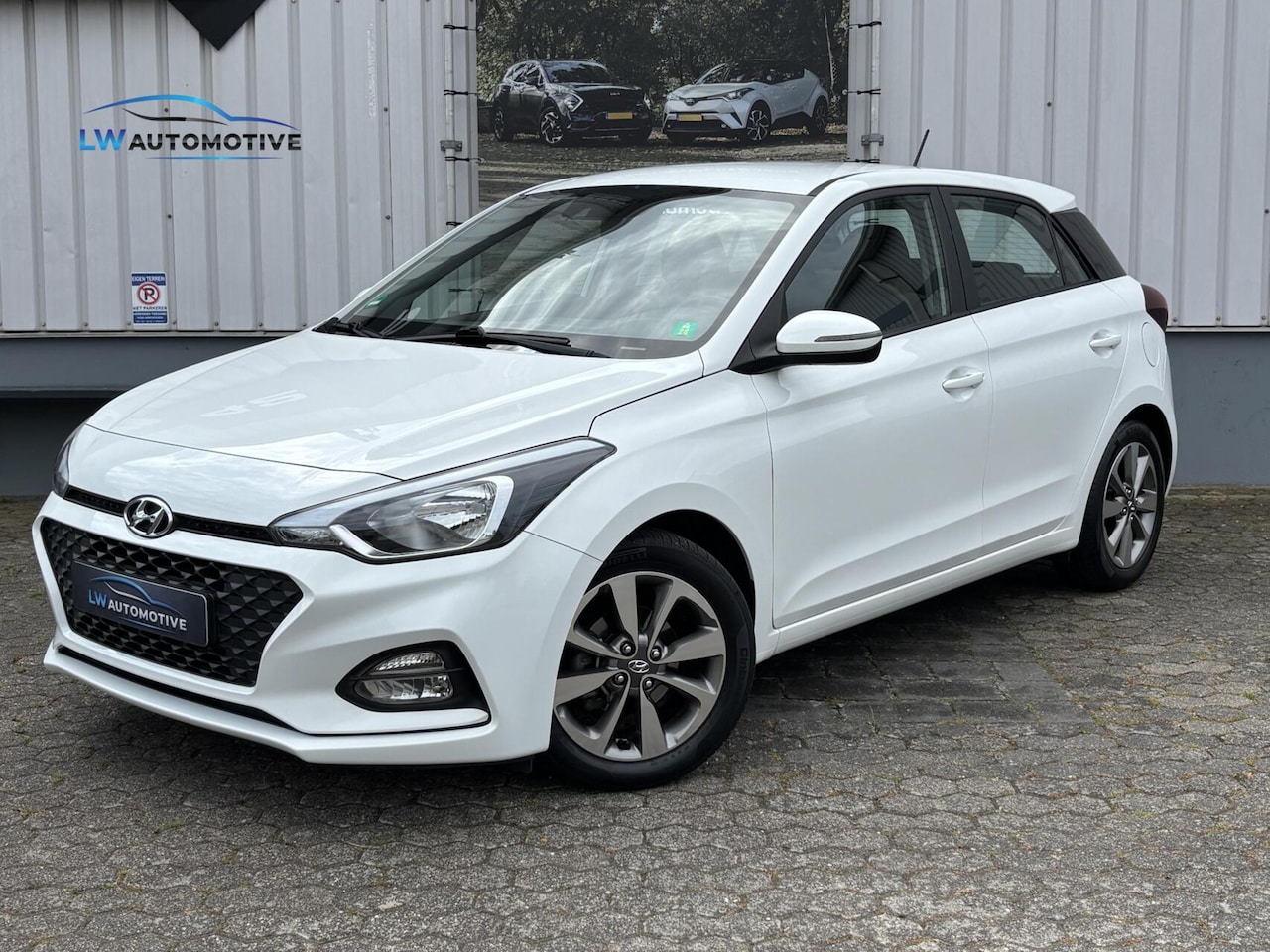 Hyundai i20 - 1.2 HP i-Motion Comfort | Cruise Control | Trekhaak | 16'' velgen - AutoWereld.nl