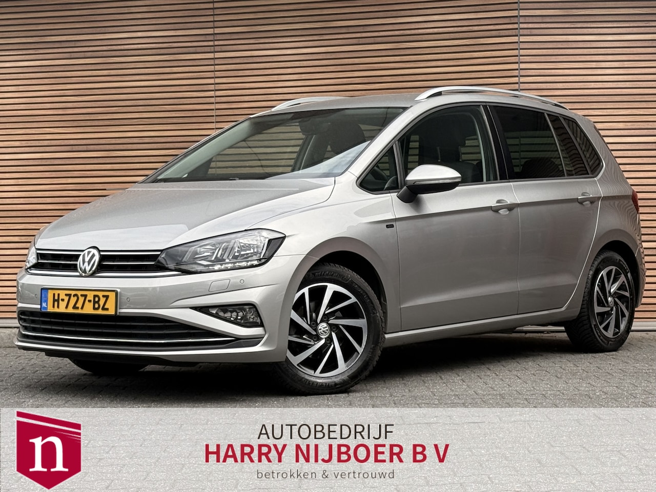 Volkswagen Golf Sportsvan - 1.0 TSI Highline Edition Trekhaak / All season banden / Stoel verwarming / Lm Velgen - AutoWereld.nl