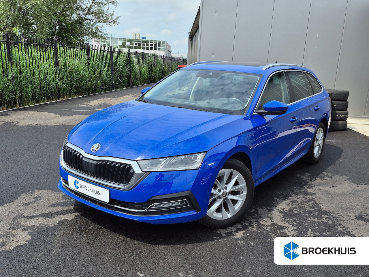 Skoda Octavia Combi - 1.4 TSI iV PHEV Business Edition Plus 204 PK DSG/AUTO | Glazen panorama-dak | Trekhaak uit - AutoWereld.nl