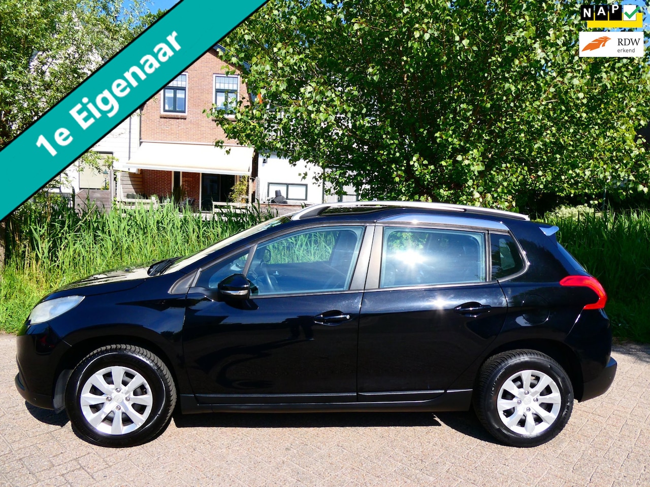 Peugeot 2008 - 1.2 VTi 1e eigenaar Airco Cruise Trekhaak 1100kg. Historie Hoge instap - AutoWereld.nl