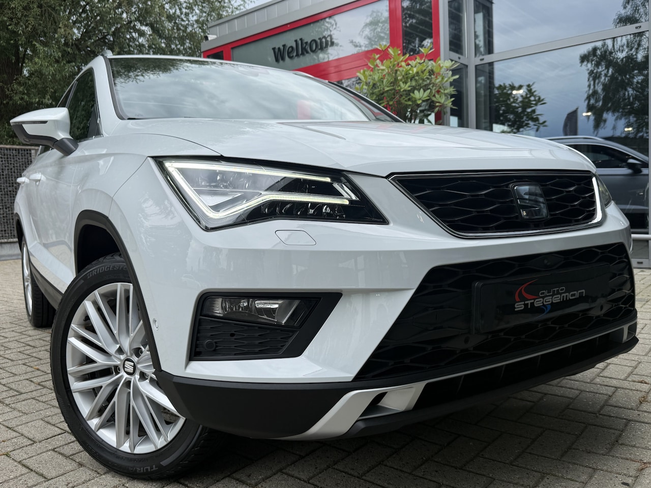 SEAT Ateca - 1.4 TSI 150PK AUT. *!* PANODAK/ RADAR/ CAMERA/ 18 INCH/ CARPLAY/ NAVI *!* - AutoWereld.nl