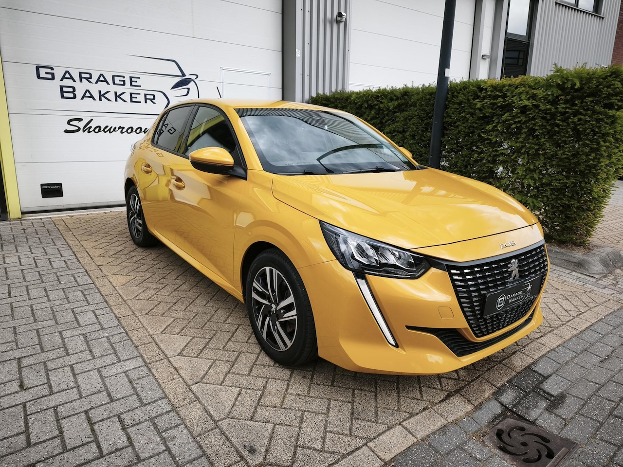 Peugeot 208 - 1.2 PureTech Allure Navi-Carplay Led Stoelverwarming Keyless Cruise-Control - AutoWereld.nl