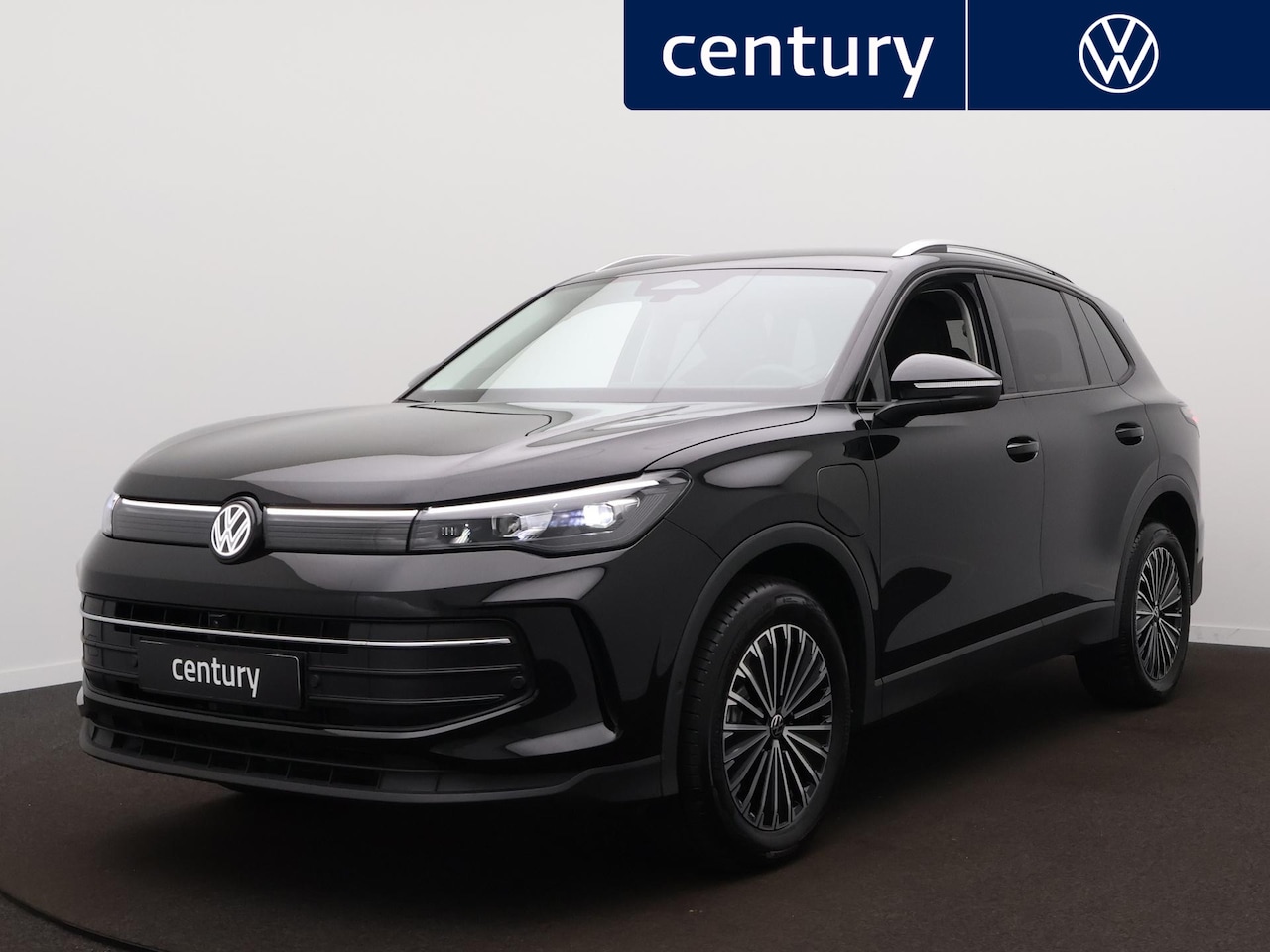 Volkswagen Tiguan - 1.5 eHybrid Life / Elek.Klep / 360" Camera / Trekhaak - AutoWereld.nl