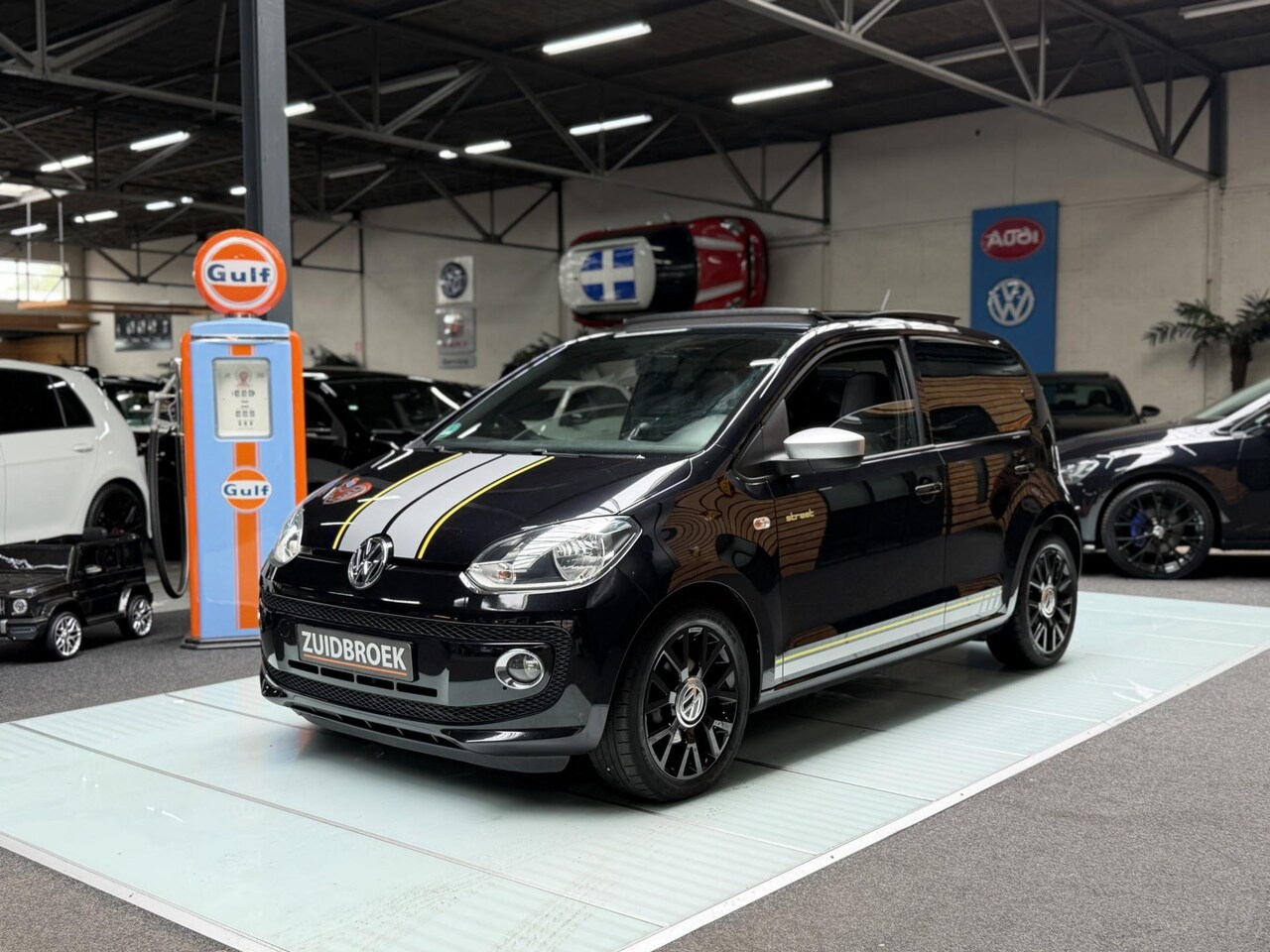 Volkswagen Up! - 1.0 Street up! Pano | Leer | Airco | Navi - AutoWereld.nl