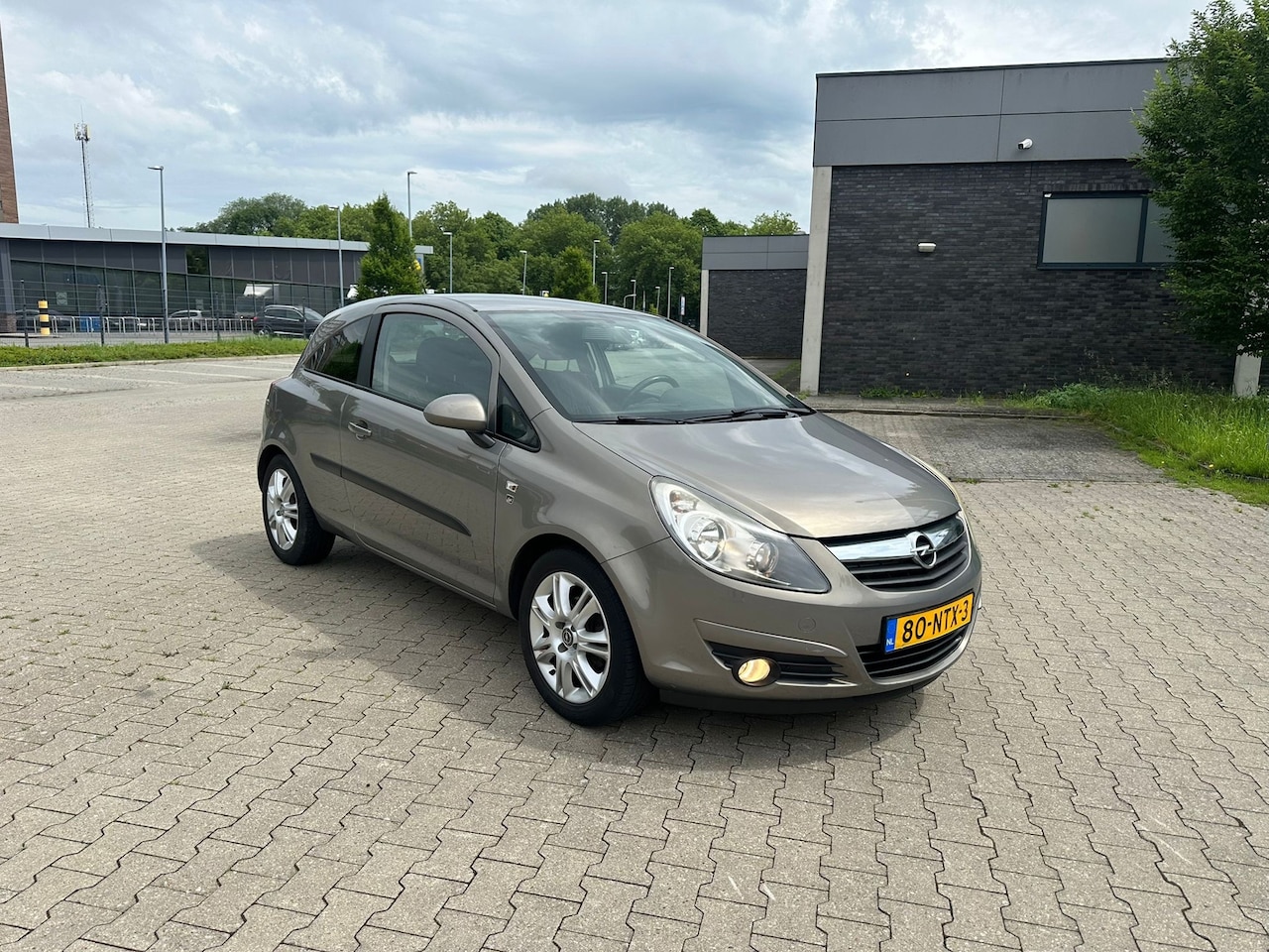 Opel Corsa - 1.2-16V Color Edition. AUTOMAAT - AutoWereld.nl