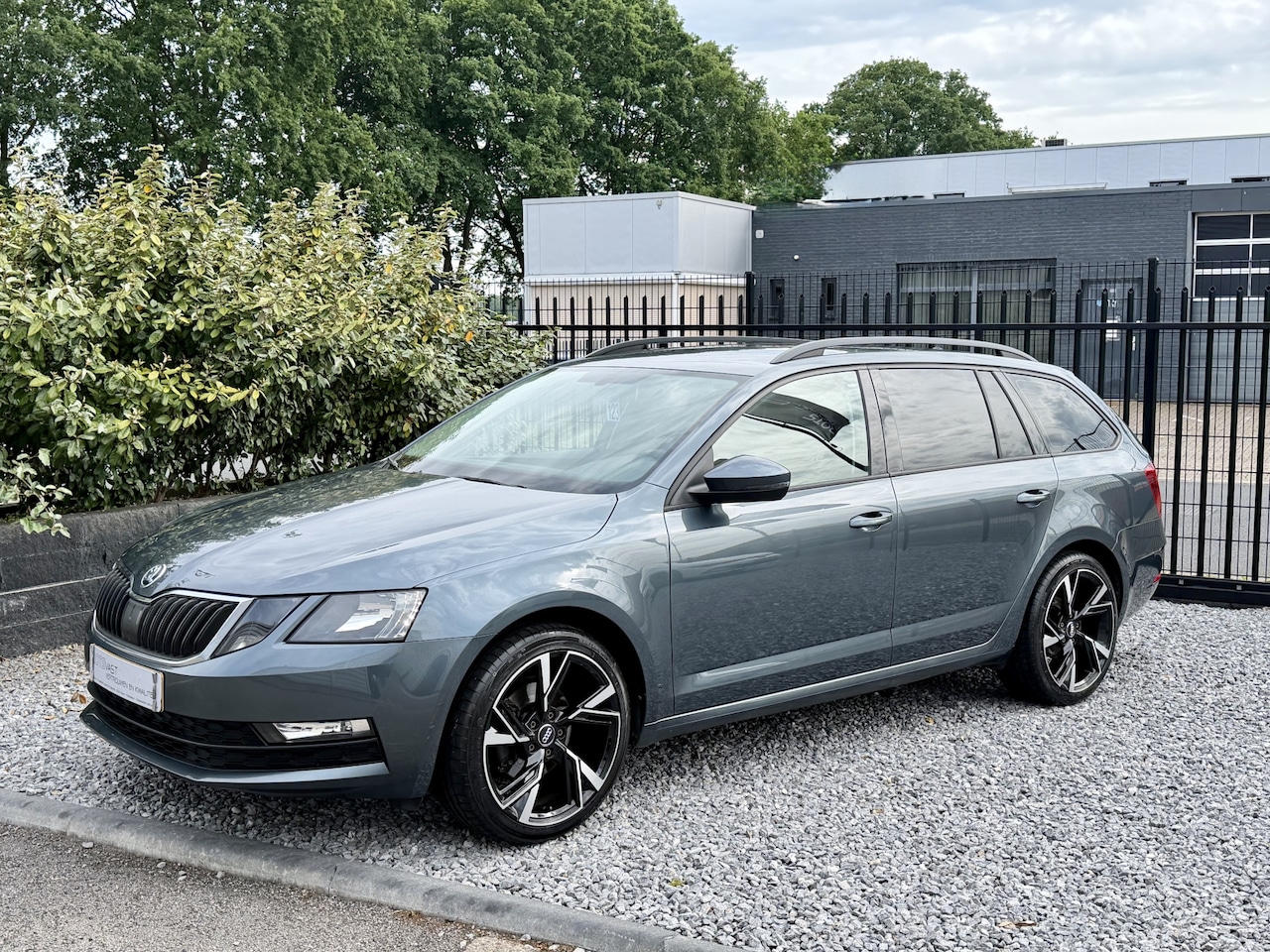 Skoda Octavia Combi - 1.0 TSI DSG Ambition Navi|Cruis|PDC|Media Antraciet - AutoWereld.nl