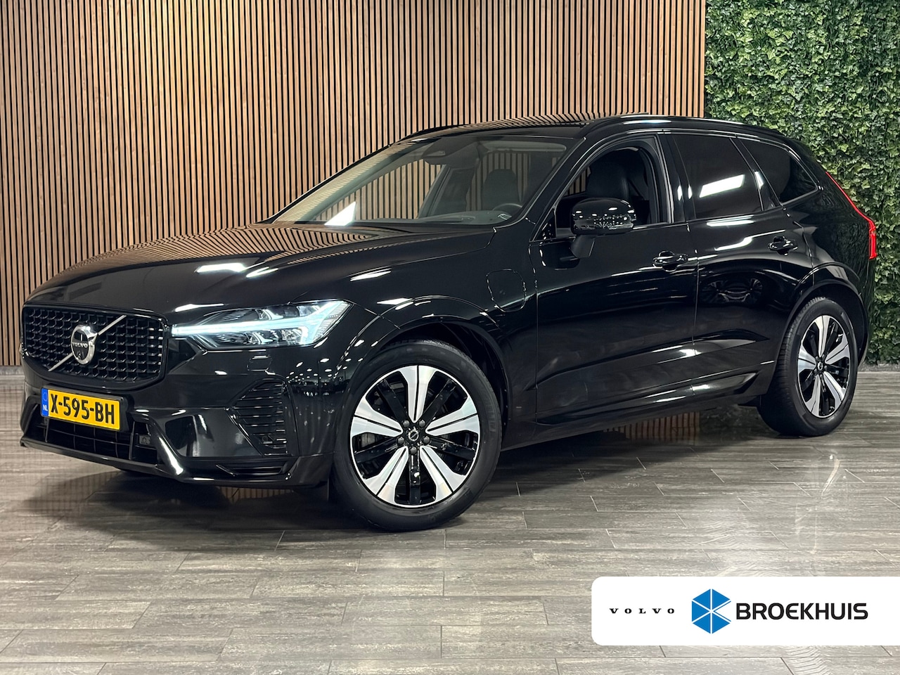 Volvo XC60 - T8 AWD Recharge Ultimate Dark | Luchtvering | Trekhaak | 360 Camera | Harman Kardon | Head - AutoWereld.nl