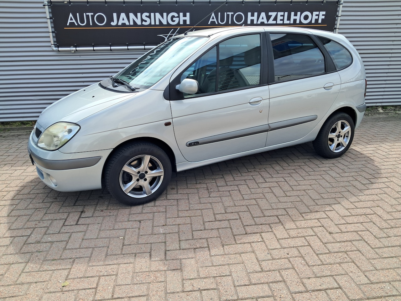 Renault Scénic - 1.6-16V Expression Automaat!! | LM Velgen | Trekhaak | Airco | NIEUWE APK T/M 05-2027!! Me - AutoWereld.nl