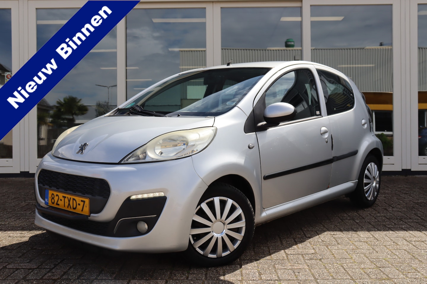 Peugeot 107 - 1.0 Active 1.0 Active, Airco, Apple Carplay, PDC A, NAVI, Prijs is Rijklaar - AutoWereld.nl
