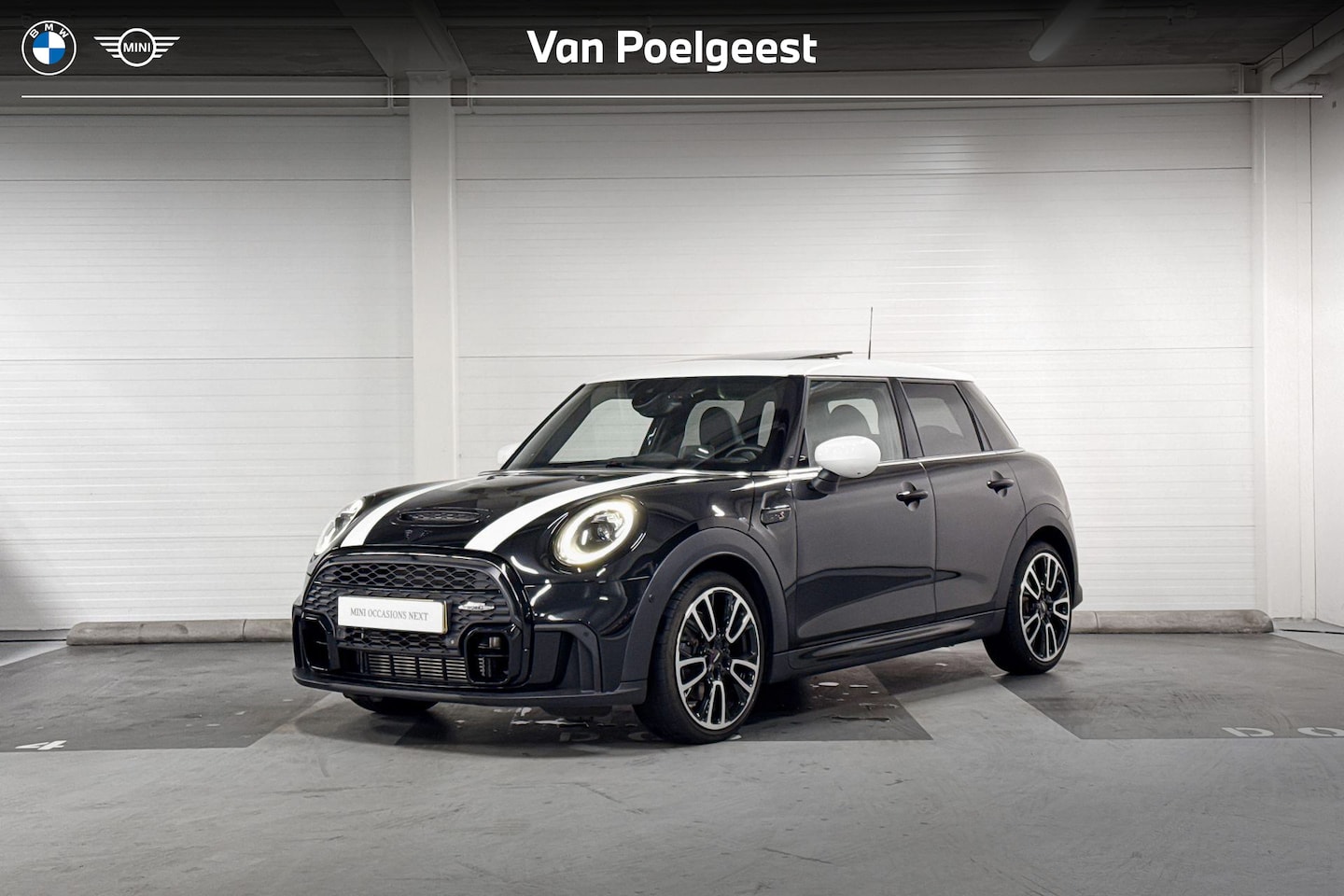 MINI 5-Deurs - Cooper S John Cooper Works | Harman/Kardon | Panoramadak | Achteruitrijcamera - AutoWereld.nl