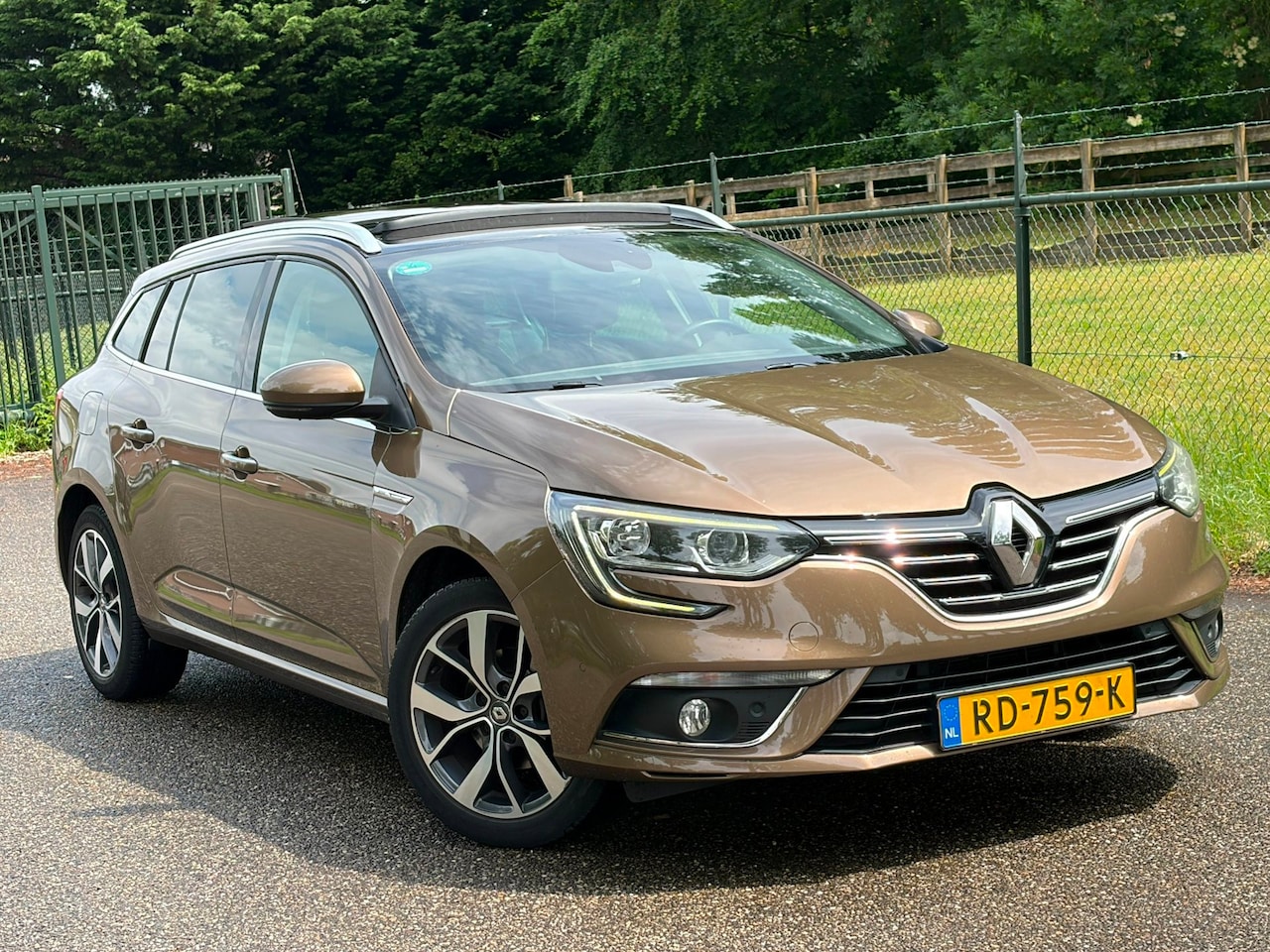 Renault Mégane Estate - 1.2 TCe Bose /Navi/Camera/Pano/ - AutoWereld.nl
