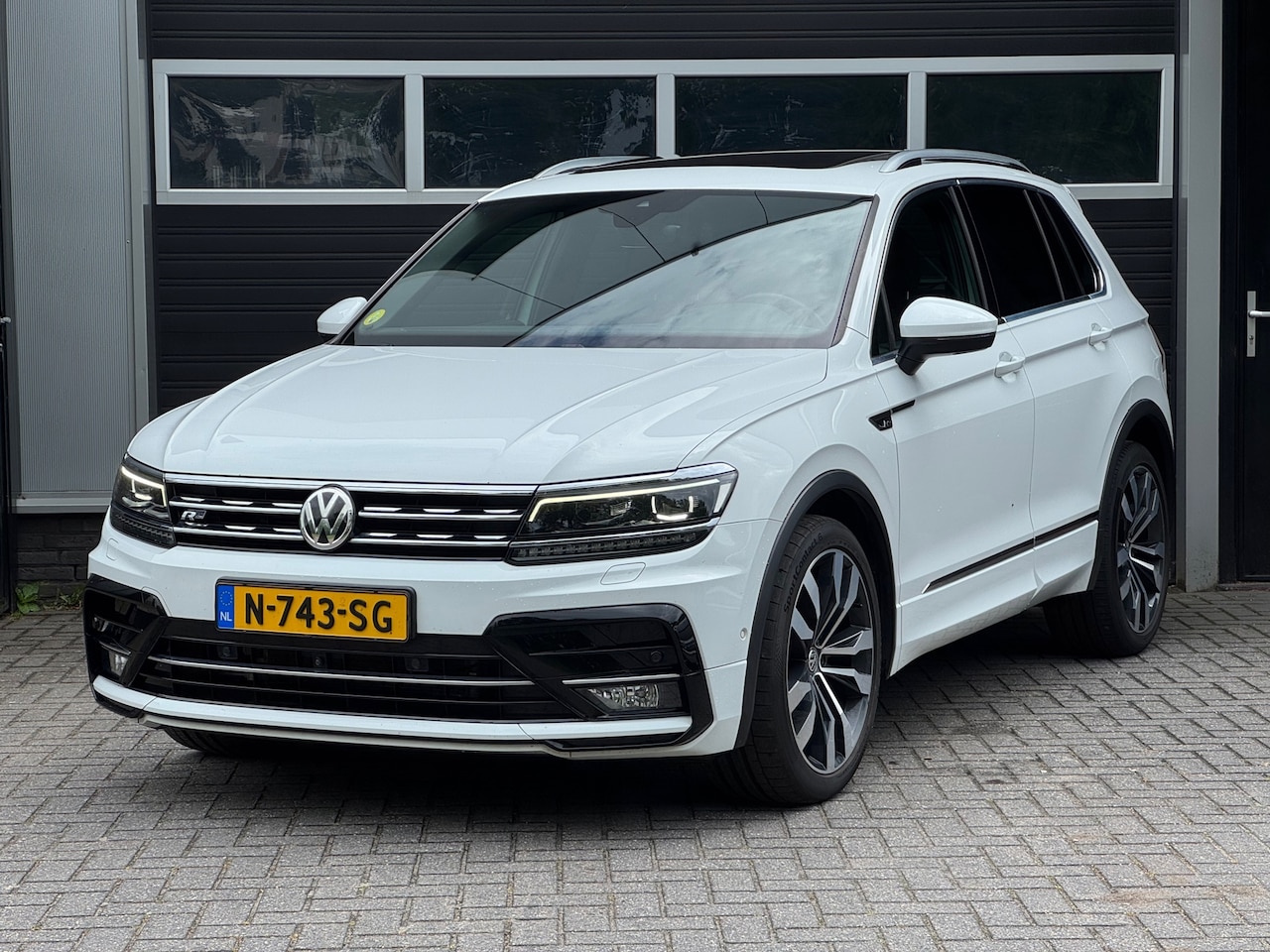 Volkswagen Tiguan - 2.0 TDI R Line EXPORT PRIJS, Xenon/Led, Pano, Virtual, 360 Camera, Adaptive Cruise, Keyles - AutoWereld.nl