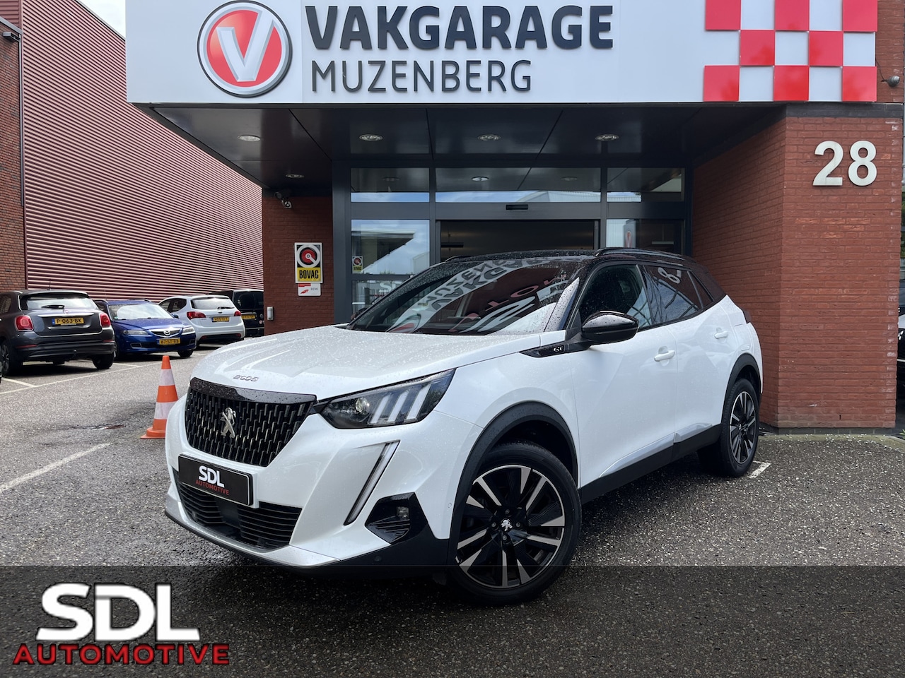 Peugeot 2008 - 1.2 PureTech GT Pack D.RIEM VERVANGEN // LEDER-ALCANTARA // DODEHOEK // ADAPT. CRUISE // C - AutoWereld.nl