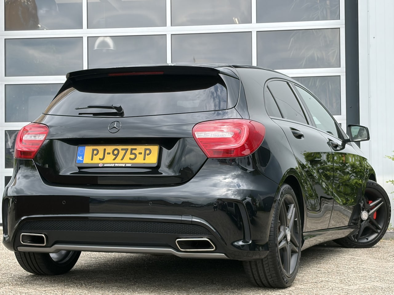 Mercedes-Benz A-klasse - 180 AMG-Line 122pk | Bi-xenon koplampen | Bluetooth | Isofix bevestiging voor kinderzitjes - AutoWereld.nl