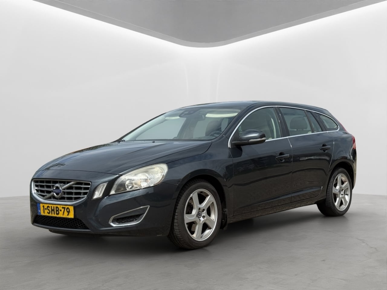 Volvo V60 - 2.0 D3 Momentum export - AutoWereld.nl