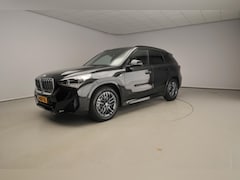 BMW X1 - sDrive18i | M-Sportpakket | LED | Leder | HUD | Active cruise | Panoramadak | Trekhaak | E