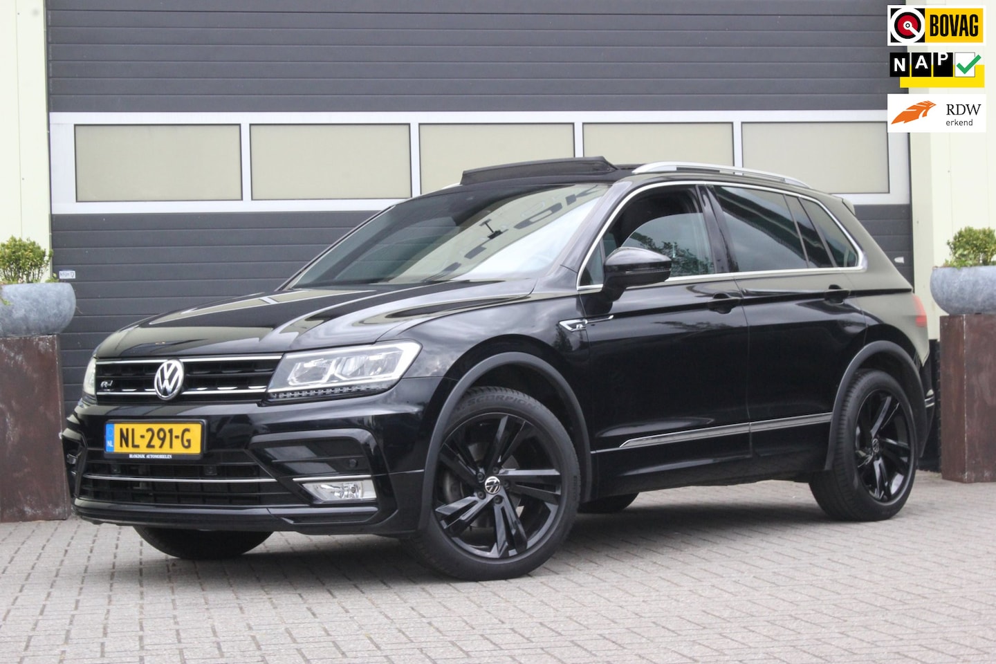 Volkswagen Tiguan - 1.4 TSI ACT R-Line | Trekhaak | 19 Inch | - AutoWereld.nl