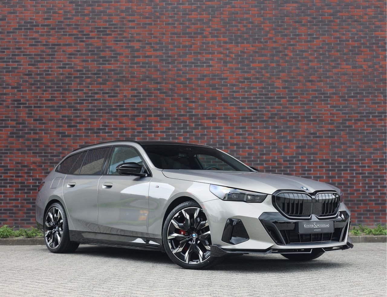 BMW 5-serie Touring - 550e xDrive | M Performance - Trekhaak - Bowers & Wilkins - AutoWereld.nl