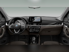 BMW X1 - sDrive20i Orange Edition | Harman-Kardon | Achteruitrijcamera | verwarmde voorstoelen