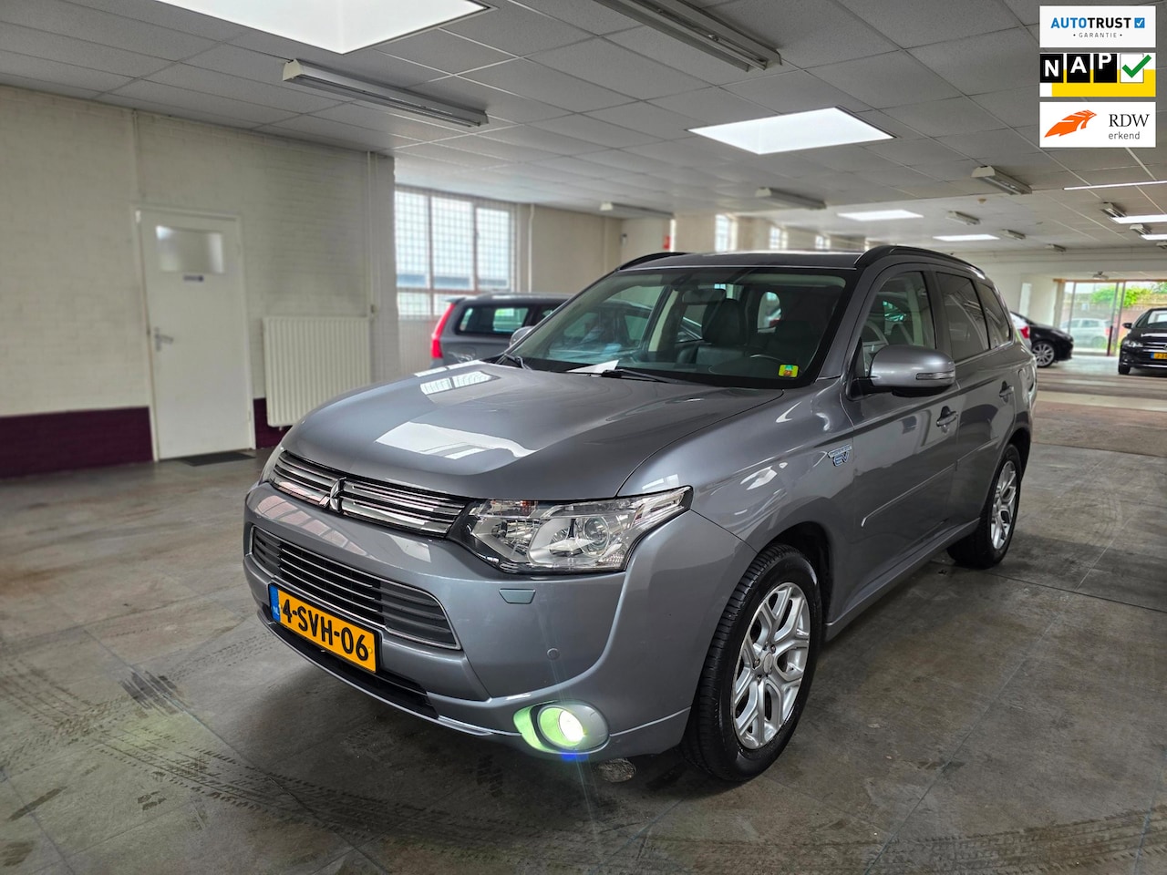 Mitsubishi Outlander - 2.0 PHEV instyle 2.0 PHEV Instyle - AutoWereld.nl