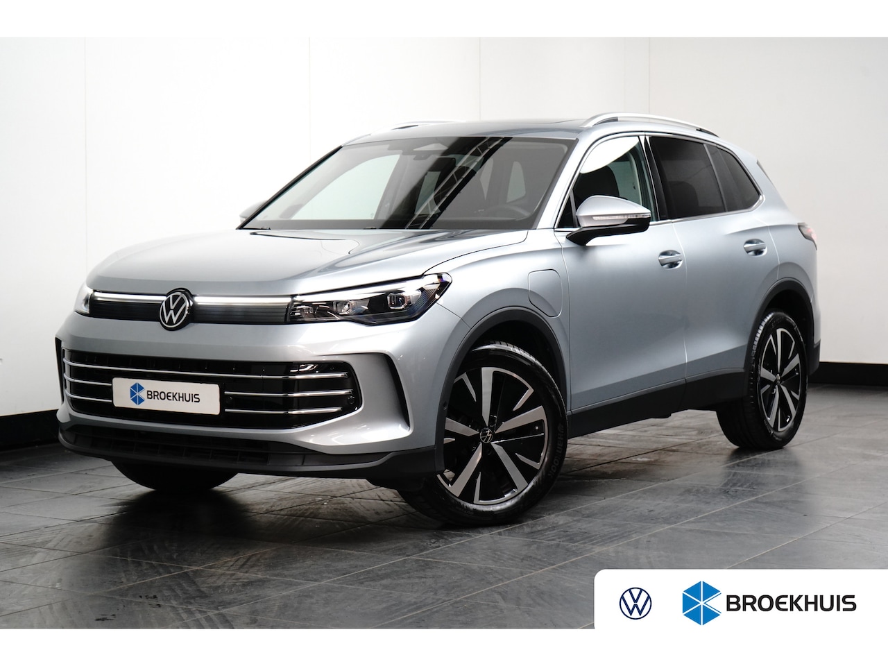 Volkswagen Tiguan - 1.5 TSI eHybrid 150 kW Elegance | Panoramadak | Camera | Apple Carplay | - AutoWereld.nl